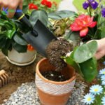 Kanoyard Manganese Steel Ergonomic Garden Trowel - Image 3